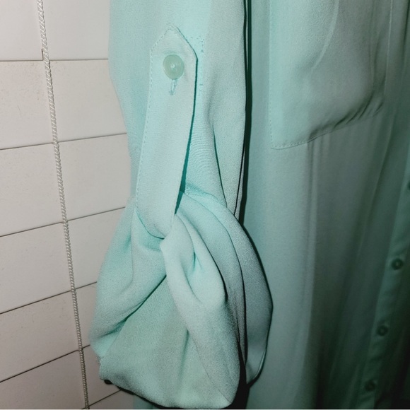 Womens blouse from the express size medium, teal in color - Picture 2 of 4